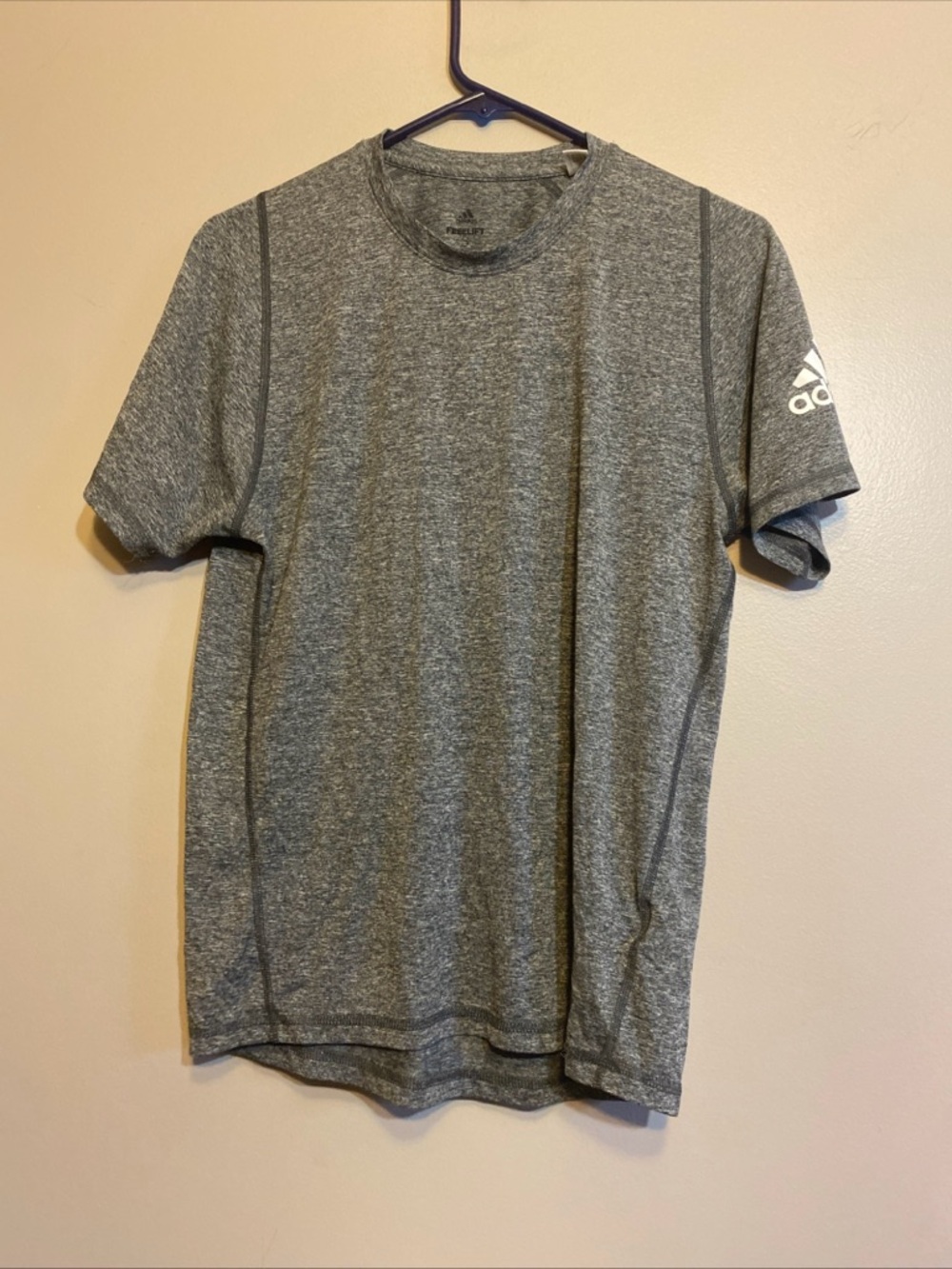 Adidas Freelift Men’s Tshirt Small Climalight Gray Short Sleeve Athletic Sport